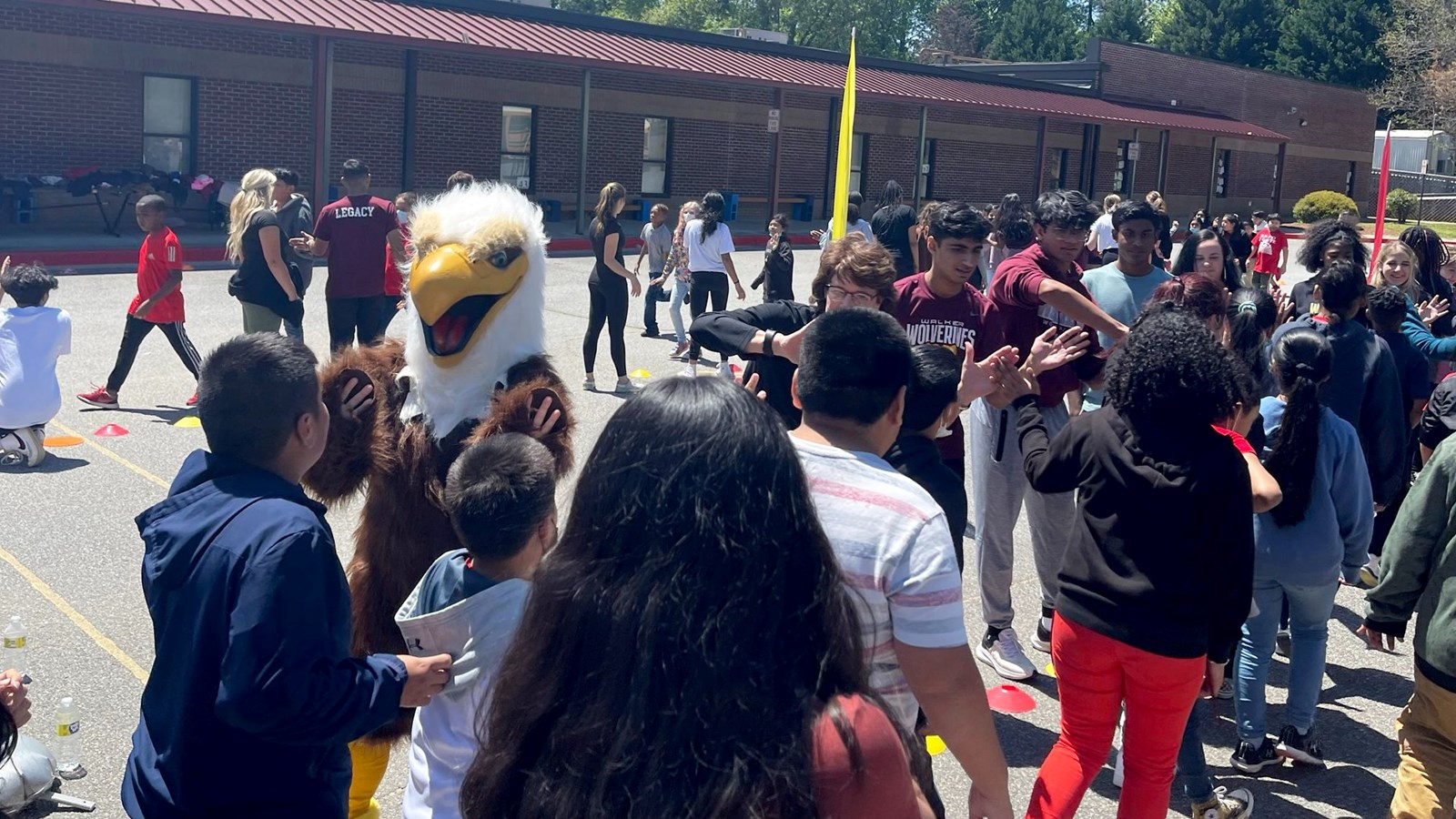 Fair Oaks Elementary School hosts fun run to raise money for their school playground.